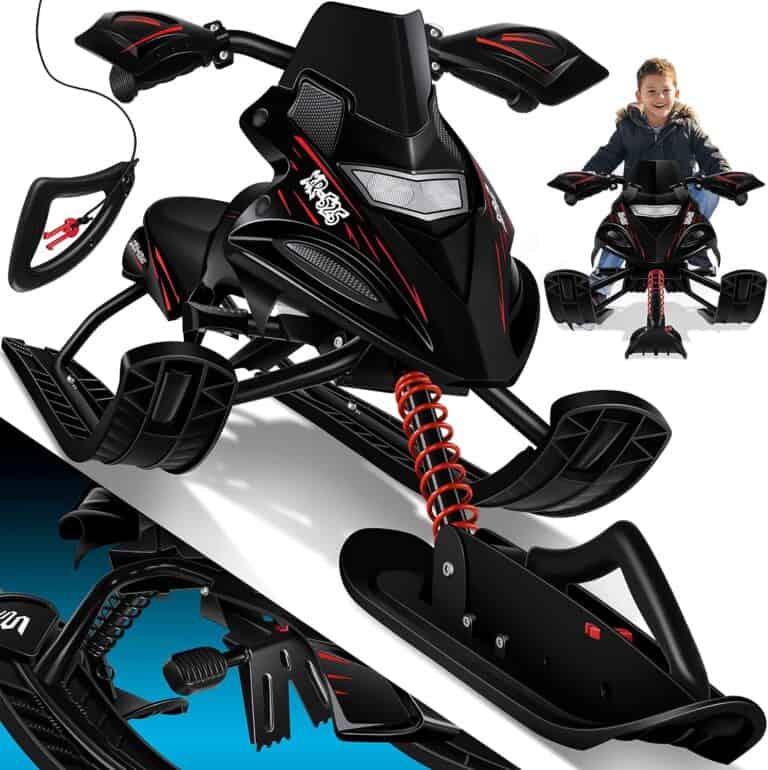 Schwarz-roter Kesser Lenkschlitten XR-525 mit Lenkung, Handbremse und Kufen im Skistil, aus mehreren Blickwinkeln gezeigt; Kind in Winterjacke auf dem Schlitten. Perfekt für Spaß im Schnee - top Bewertung von Kunden!.